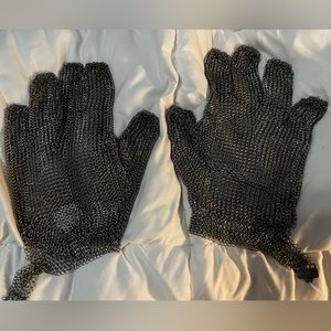 Niroflex 2000 cut resistant stainless steel ring gloves.